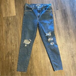 Levi’s Medium Wash Distressed 720 High Rise Super Skinny Jeans Size 31